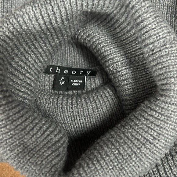 Theory Gray Wool Turtleneck Soft Long Sleeve Sweater size Petite - gently used - Picture 11 of 15